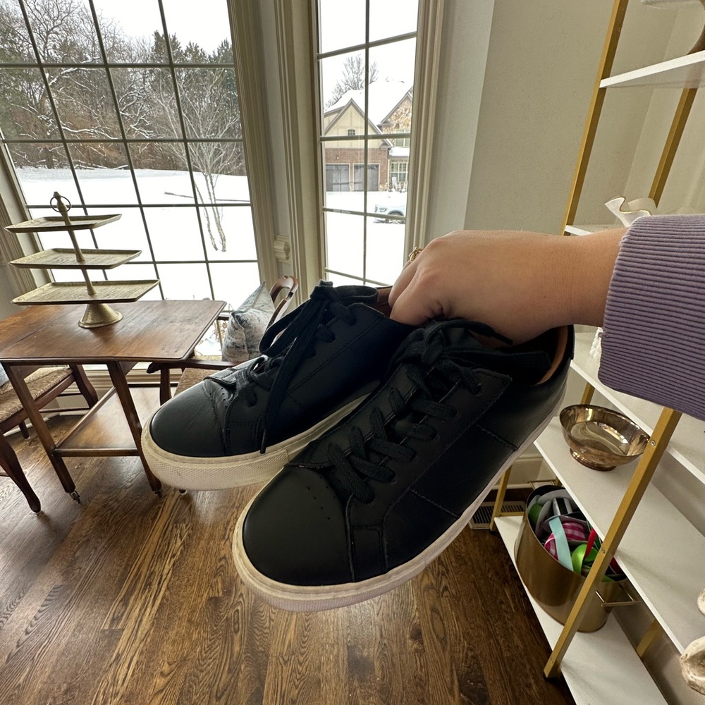 BLACK LACE UP SNEAKERS